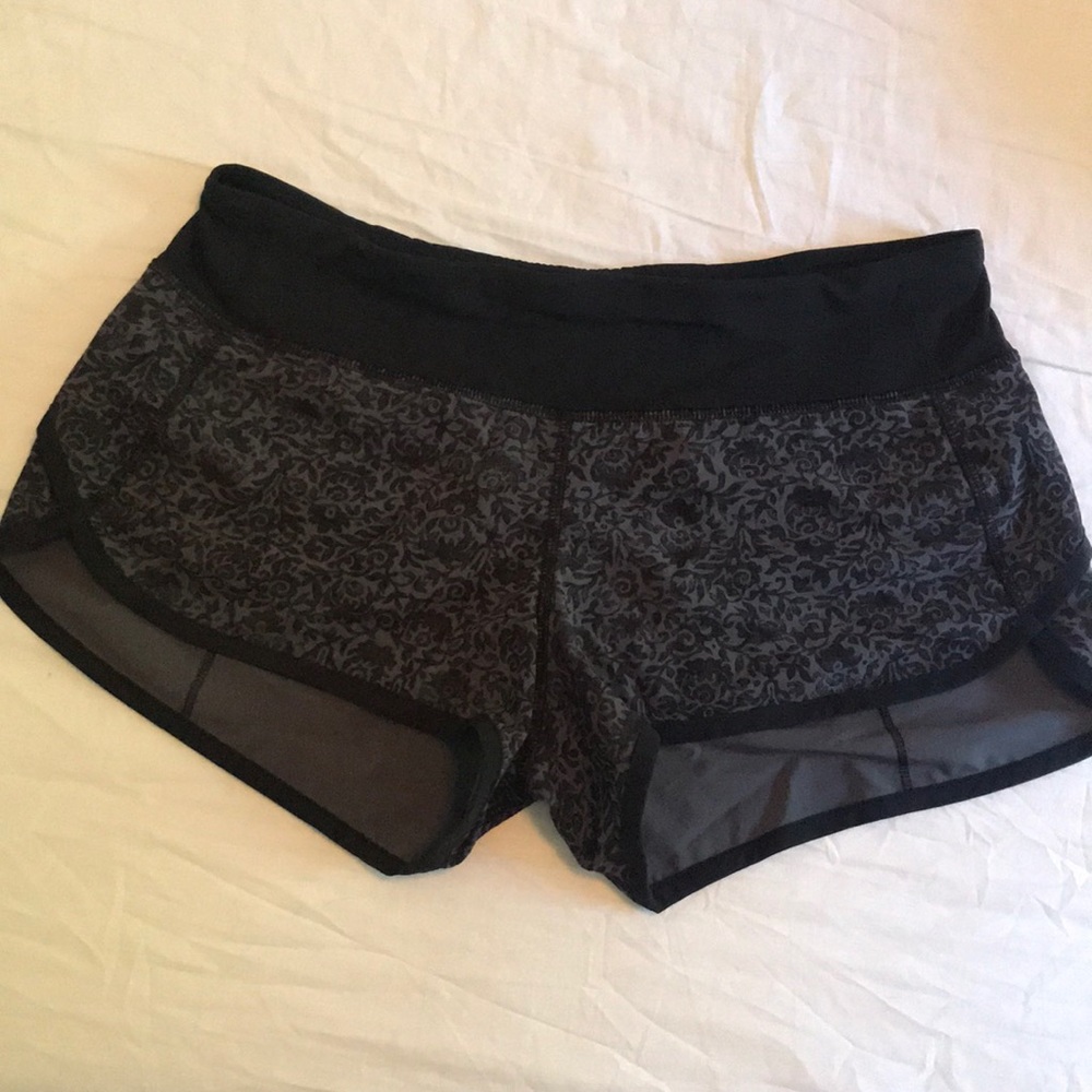 Lululemon Speed Short (Size 6)